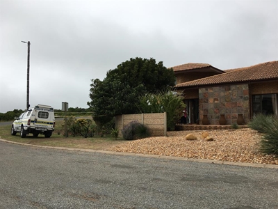 Stilbaai-inwoner vermoor in huisroof