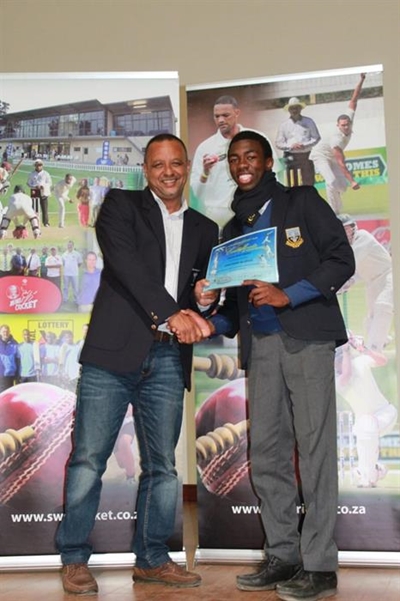 D'Almeida Hub honours cricketers