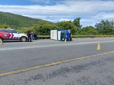 Security truck overturns on N2 