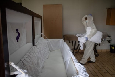 Covering of coffins with plastics is unnecessary, says health department