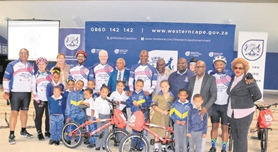 Premier Winde donates bicycles