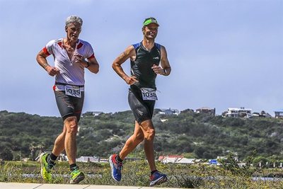 Driekampbyeenkoms lok baie atlete na Groot-Brakrivier