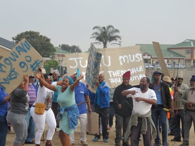 Thembalethu residents march