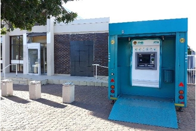 Kliënte van bank ongelukkig oor sluiting
