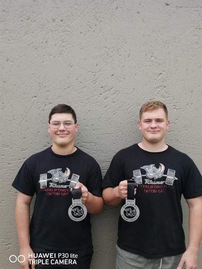 Van Zyl-broers bring medaljes huis toe