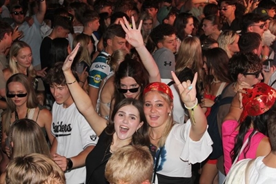 Matriekbaai trek duisende jongmense 