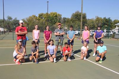 Eden- en Boland-kleure vir jong tennisspelers