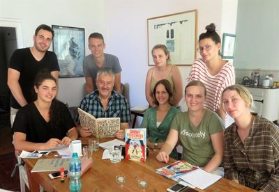 Agt Belge hou skool in PA