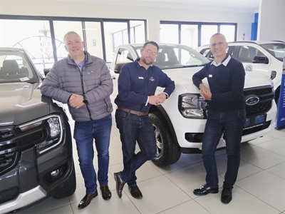 Besoek Ford: Voertuig van die Jaar-handelaar