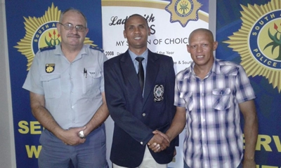 Ladismith konstabel presteer in gholf