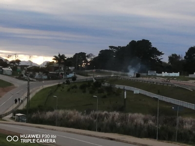 Plett protest action continues