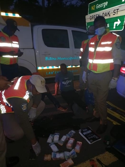 Vehicle check leads to arrests
