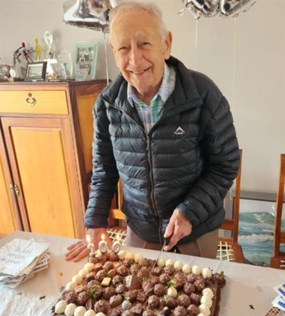 100 jaar oud en werk steeds