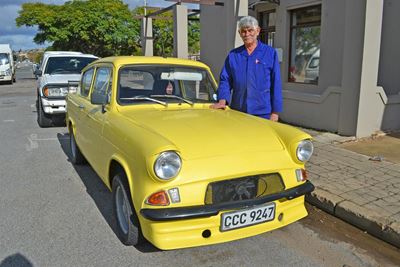 Goudgeel Anglia 'n ou bekende in die dorp