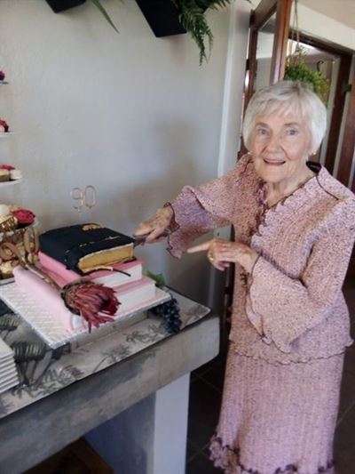 Tannie Hettie vier 90 jaar
