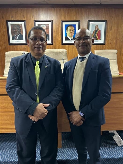 Meyer skets blink toekoms vir plaaslike ekonomie