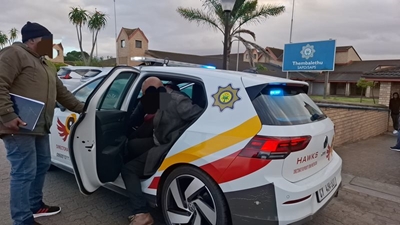Detective and former colleague nabbed on corruption charges