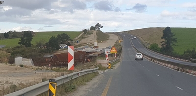 Work on N2 Gwaiing bridge standing still - again