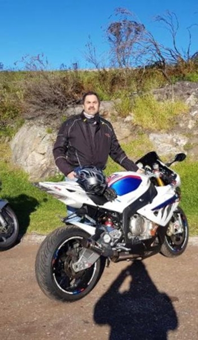 Motorfietsryer se herstel vorder