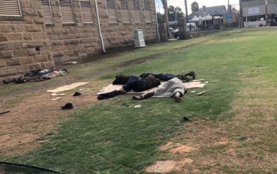 Niemand staan pa vir straatkinders