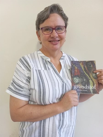 Eerste digbundel uit 'grondstof' vir Helena Ewert
