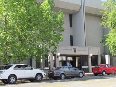 Ouers van Grootkraal in hof