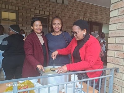 Hot soup and muffins on Madiba Day at Thembalethu court