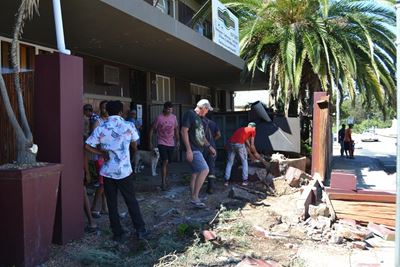 Sondagbraai ontwrig deur wegholtrok