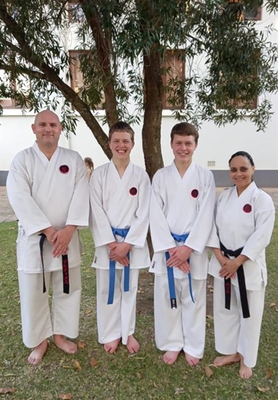 Karateka verwerf blou gordels