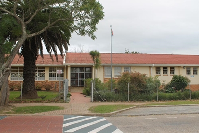Teacher stabbed with chisel in class