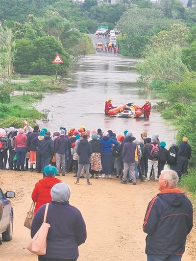 83 rescued at flooded bridge