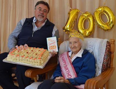 Tant Truitjie se oë vonkel nog helder op 100 jaar