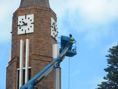 Instandhouding by kerk na 74 jaar