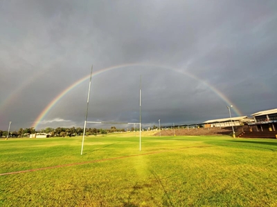 Dubbel reënboog bring hoop te midde van droogte