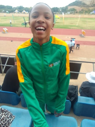 Graaff-Reinet se atletiekster Bronwon Lottering verower SA-baan