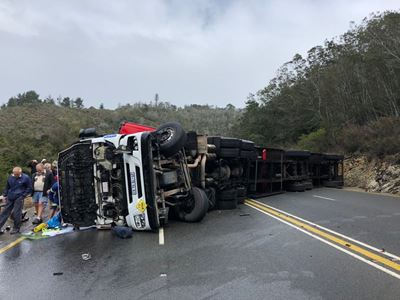 Update: Truck overturns in Kaaimans Pass