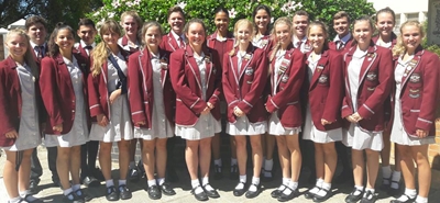 Hoër Volkskool-leerders ontvang erekleure