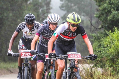 Attakwas half-wedren op hande