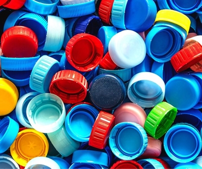 Bottelproppies in ruil vir 'n rolstoel