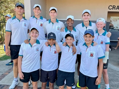 CHS-tennisspelers maak skoonskip