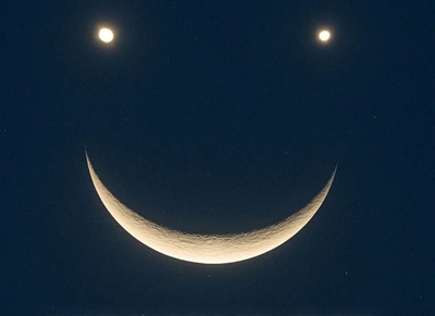 Cosmic smiley face to brighten early-morning sky