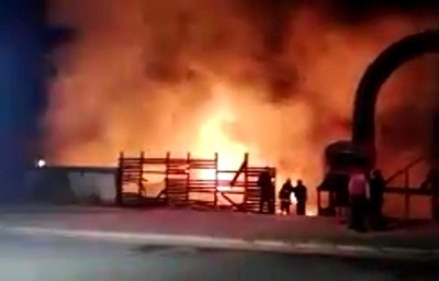 Business premises burn in industrial area