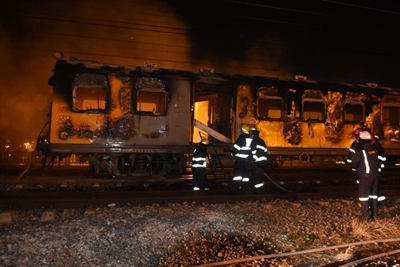 One dead and one seriously injured in Cape Town train fire