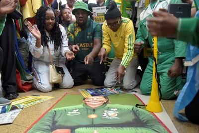 ‘He loves drama’ – Rasta’s latest painting leaves South Africans confused