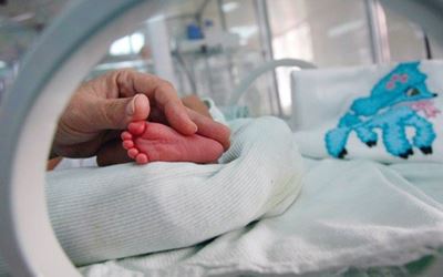 Doctors mistake baby for dead