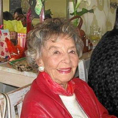 Opvolg: Stilbaai rolbal groet Ena Fourie
