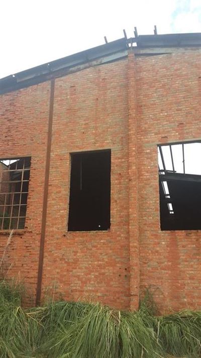 Update: Man falls from roof