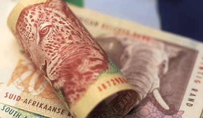 Opvolg: Inwoners ontsteld oor munisipale salarisse