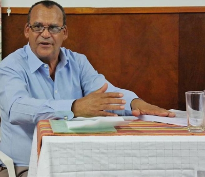 Dudley bring eerste roman na Oudtshoorn