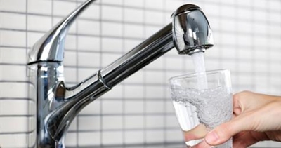 Massiewe water en kragrekening skok